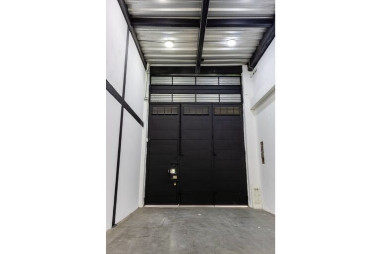 Local – bodega en arriendo en Santa Sofía Bogotá