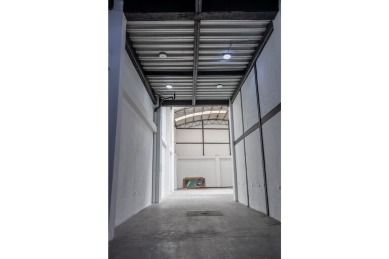 Local – bodega en arriendo en Santa Sofía Bogotá