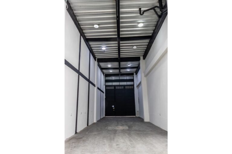 Local – bodega en arriendo en Santa Sofía Bogotá