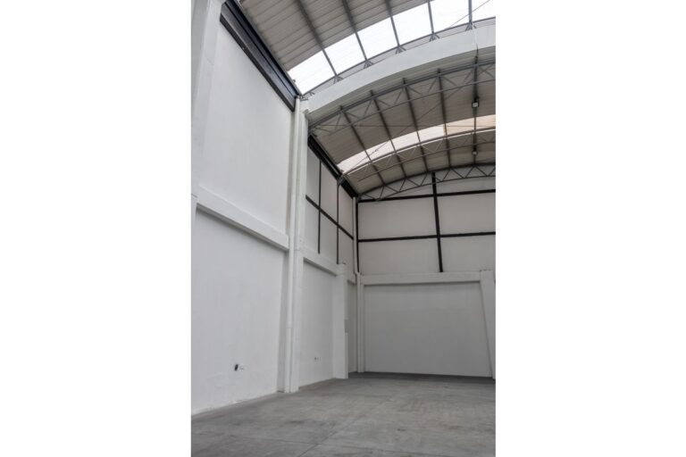 Local – bodega en arriendo en Santa Sofía Bogotá