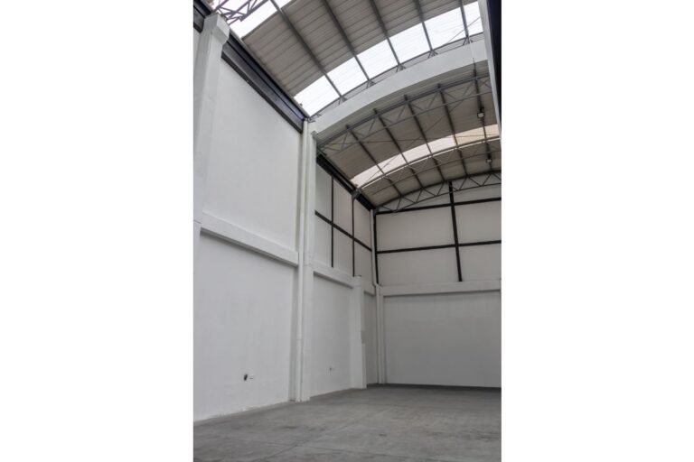Local – bodega en arriendo en Santa Sofía Bogotá