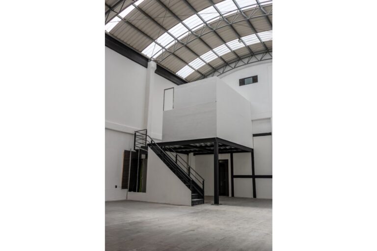 Local – bodega en arriendo en Santa Sofía Bogotá