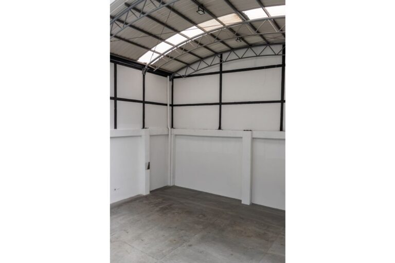 Local – bodega en arriendo en Santa Sofía Bogotá