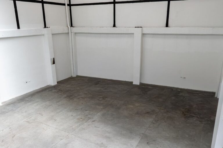 Local – bodega en arriendo en Santa Sofía Bogotá