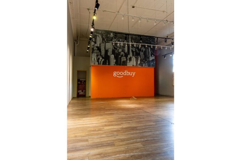2. Local en arriendo en el Centro Comercial Floresta Outlet