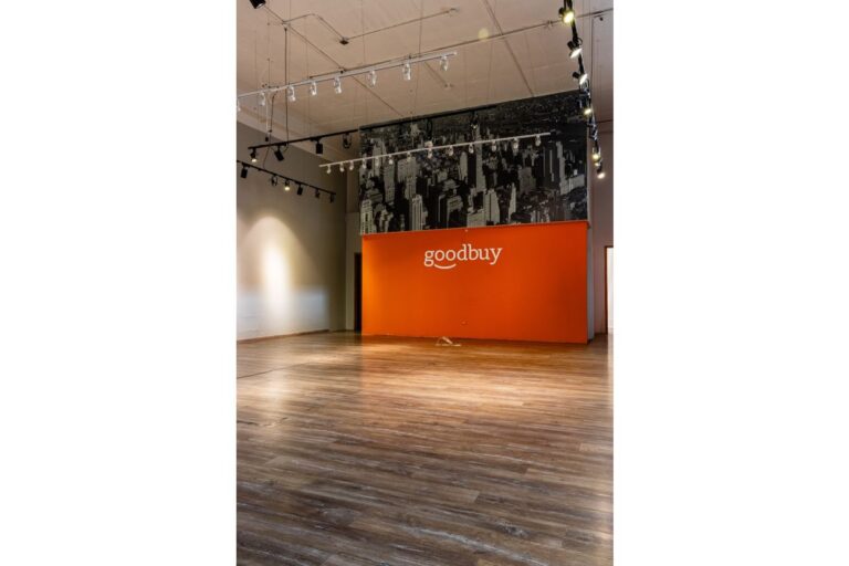 2. Local en arriendo en el Centro Comercial Floresta Outlet