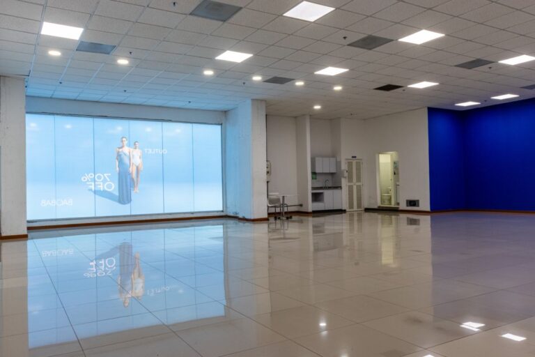 3. Local en arriendo en el Centro Comercial Floresta Outlet