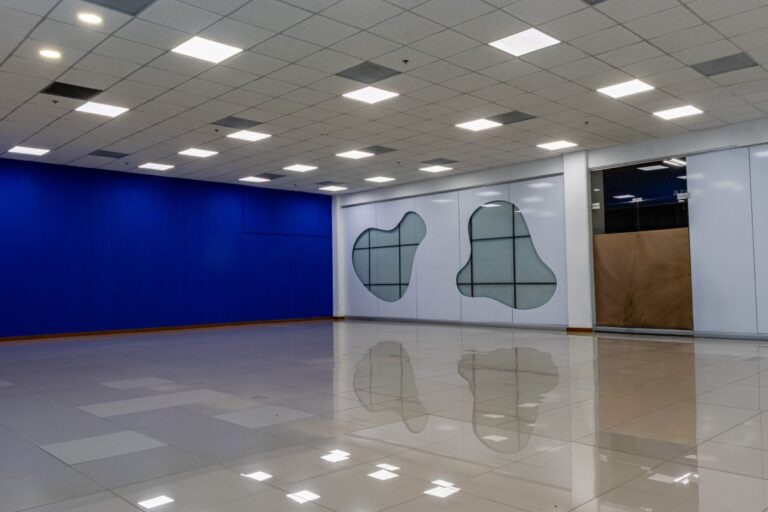 3. Local en arriendo en el Centro Comercial Floresta Outlet