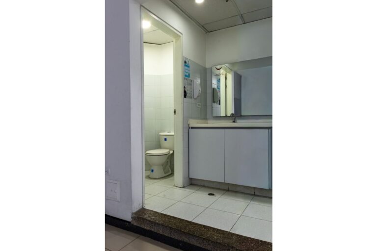 3. Local en arriendo en el Centro Comercial Floresta Outlet