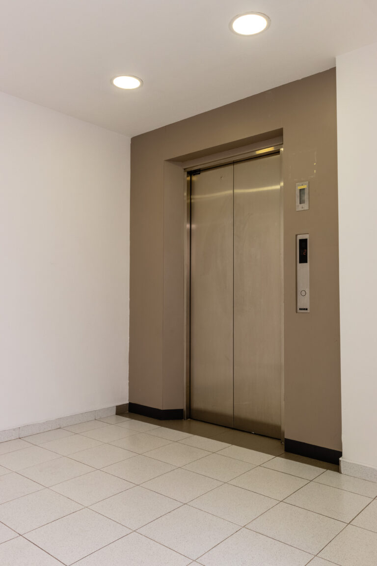 LOCAL COMERCIAL EN ARRIENDO Y VENTA –  CHAPINERO, BOGOTÁ